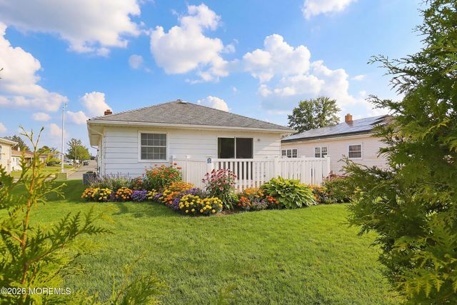 55 Hyannis Street, Toms River, NJ 08757