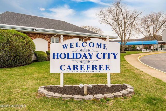 55 Hyannis Street, Toms River, NJ 08757