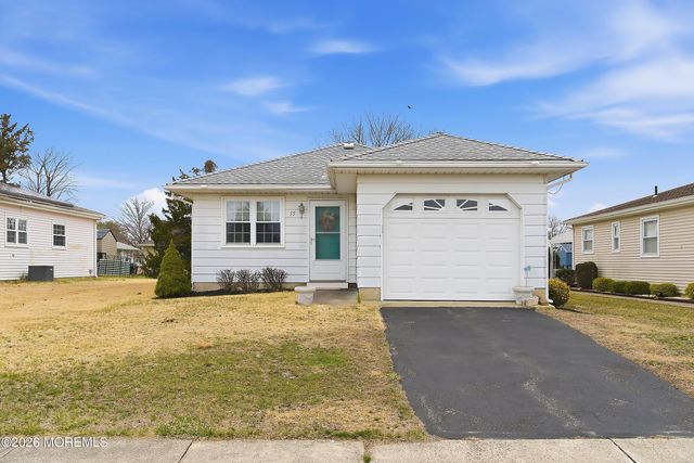 55 Hyannis Street, Toms River, NJ 08757