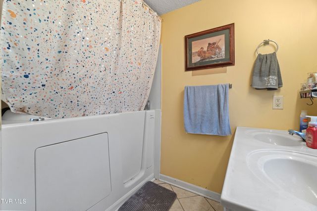 2205 Brown Springs Rd, Greeneville, TN 37743