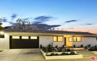 5216 Los Adornos Way, Los Angeles, CA 90027
