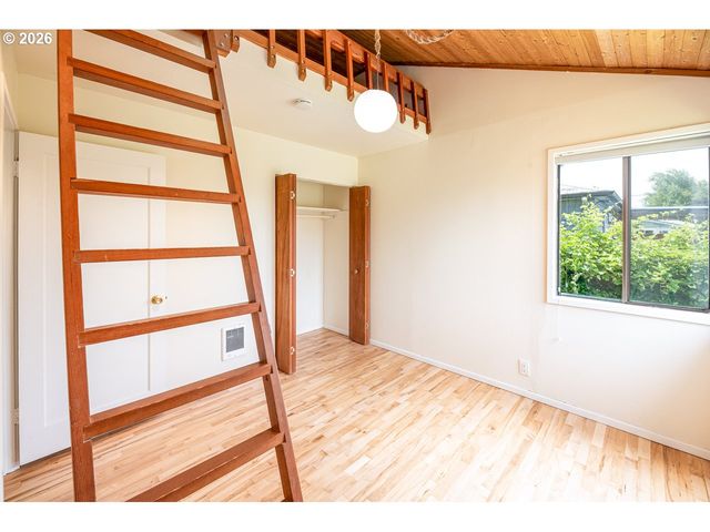 1404 CENTENNIAL Blvd, Springfield, OR 97477