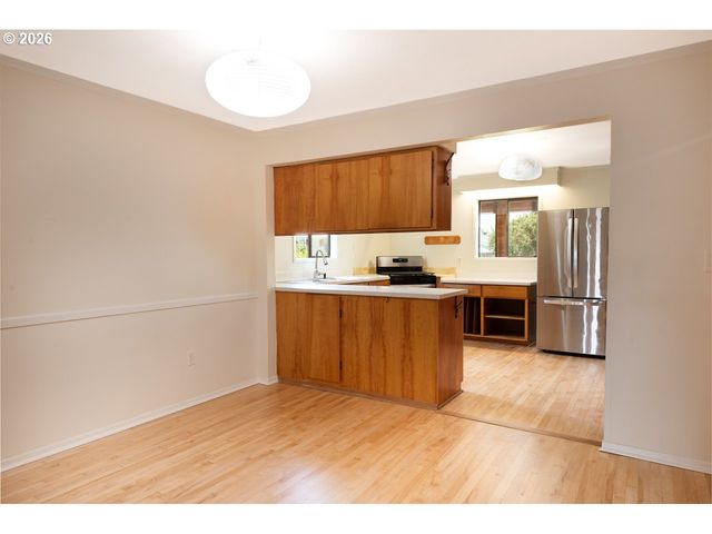 1404 CENTENNIAL Blvd, Springfield, OR 97477