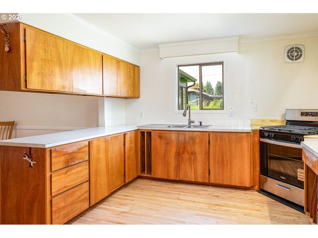 1404 CENTENNIAL Blvd, Springfield, OR 97477