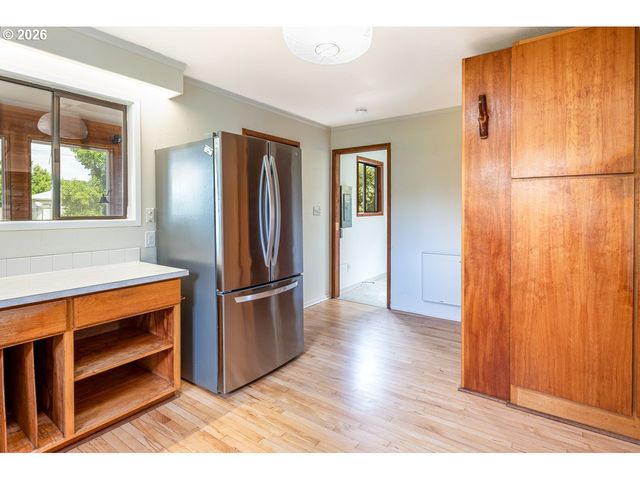 1404 CENTENNIAL Blvd, Springfield, OR 97477