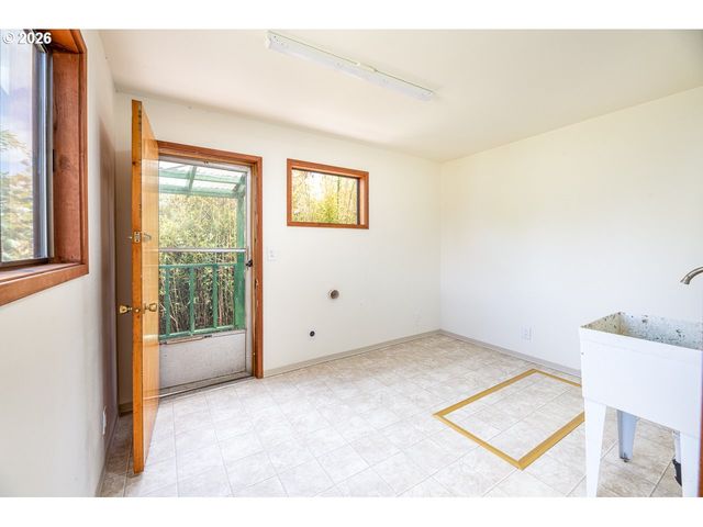 1404 CENTENNIAL Blvd, Springfield, OR 97477