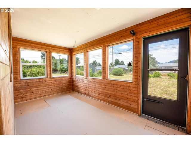 1404 CENTENNIAL Blvd, Springfield, OR 97477