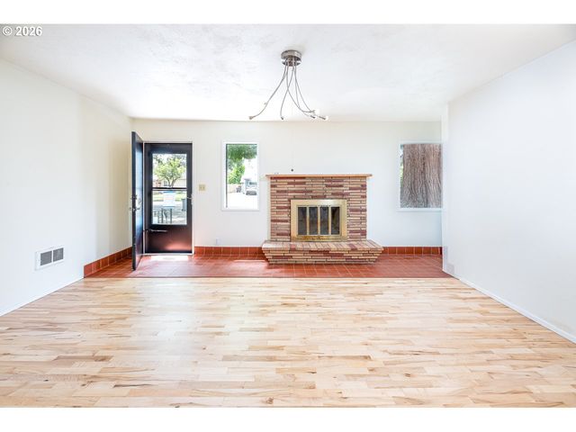 1404 CENTENNIAL Blvd, Springfield, OR 97477