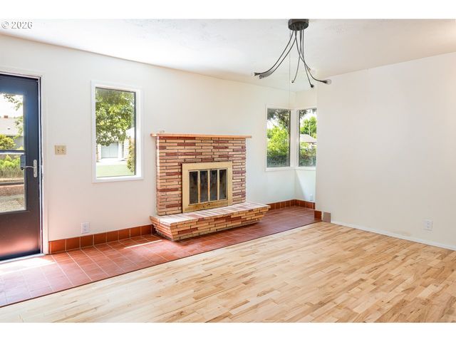 1404 CENTENNIAL Blvd, Springfield, OR 97477