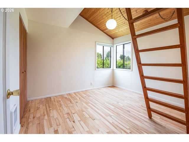 1404 CENTENNIAL Blvd, Springfield, OR 97477