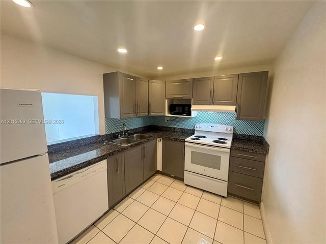 4304 NW 9th Ave 3-2H, Deerfield Beach, FL 33064
