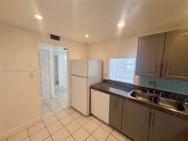 4304 NW 9th Ave 3-2H, Deerfield Beach, FL 33064