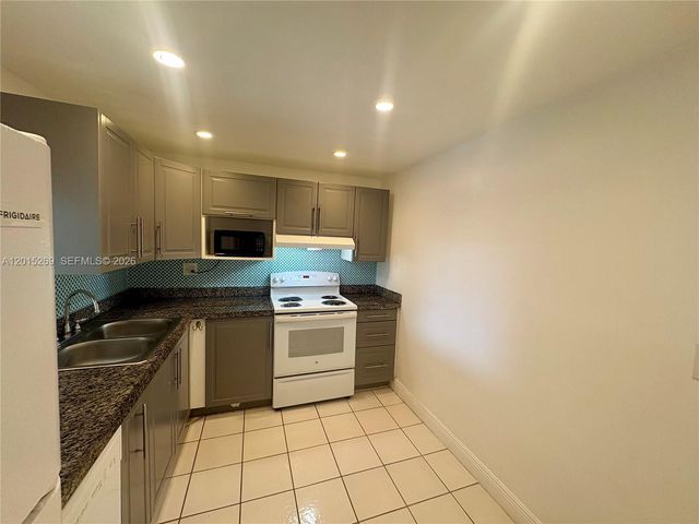 4304 NW 9th Ave 3-2H, Deerfield Beach, FL 33064