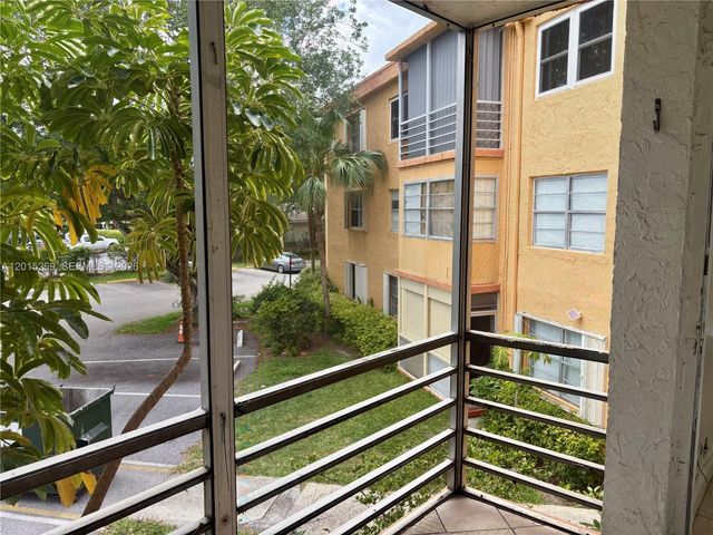 4304 NW 9th Ave 3-2H, Deerfield Beach, FL 33064
