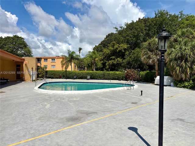 4304 NW 9th Ave 3-2H, Deerfield Beach, FL 33064