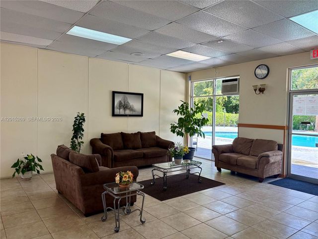 4304 NW 9th Ave 3-2H, Deerfield Beach, FL 33064
