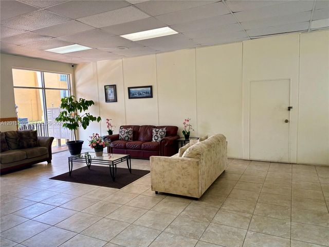 4304 NW 9th Ave 3-2H, Deerfield Beach, FL 33064
