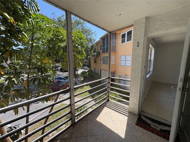 4304 NW 9th Ave 3-2H, Deerfield Beach, FL 33064