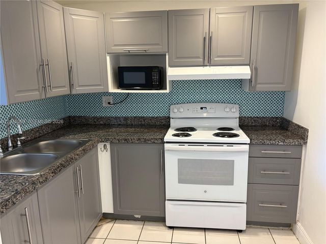 4304 NW 9th Ave 3-2H, Deerfield Beach, FL 33064