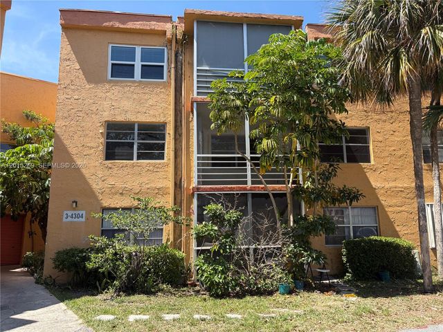 4304 NW 9th Ave 3-2H, Deerfield Beach, FL 33064