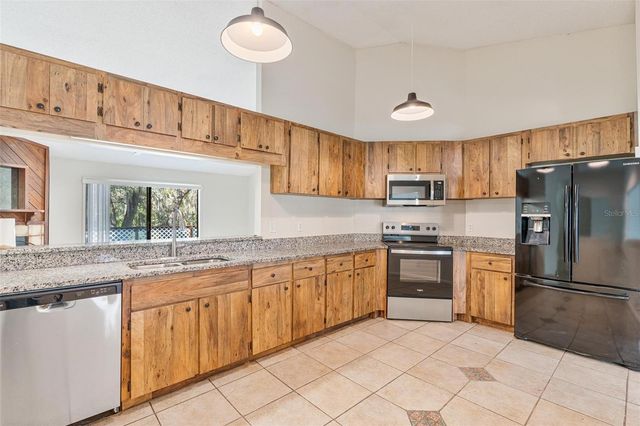 36035 E SPRING LAKE BOULEVARD, Fruitland Park, FL 34731