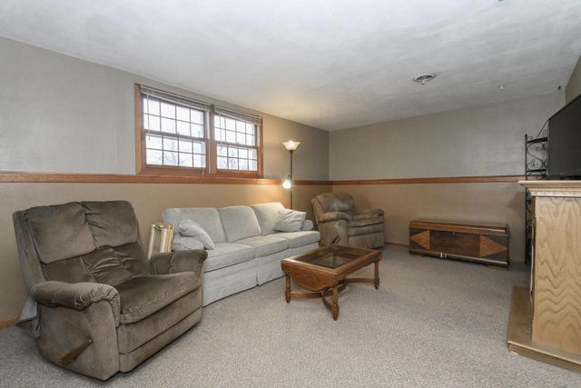 2411 Royal COURT, Waukesha, WI 53188