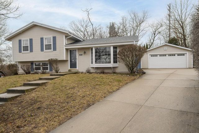2411 Royal COURT, Waukesha, WI 53188