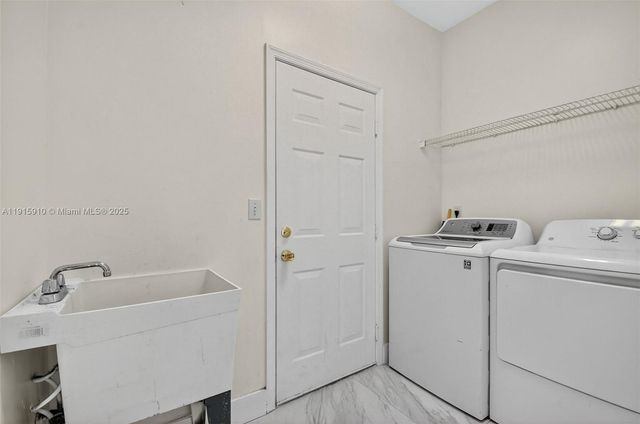 1579 Briar Oak Dr, Royal Palm Beach, FL 33411