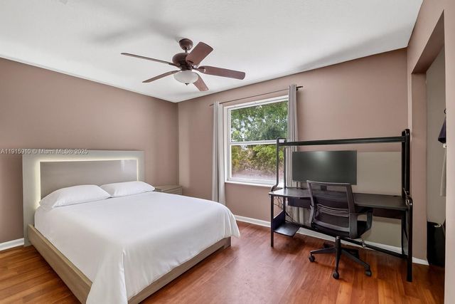 1579 Briar Oak Dr, Royal Palm Beach, FL 33411