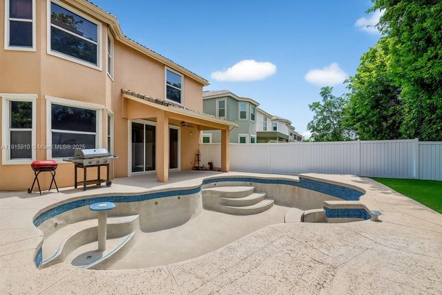 1579 Briar Oak Dr, Royal Palm Beach, FL 33411