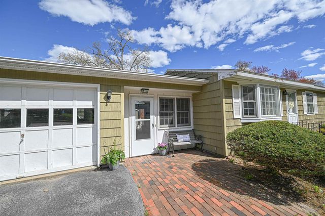 58 Sherwood Drive, Hooksett, NH 03106