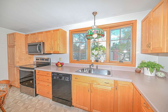 58 Sherwood Drive, Hooksett, NH 03106