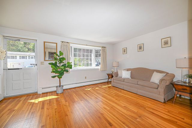 58 Sherwood Drive, Hooksett, NH 03106
