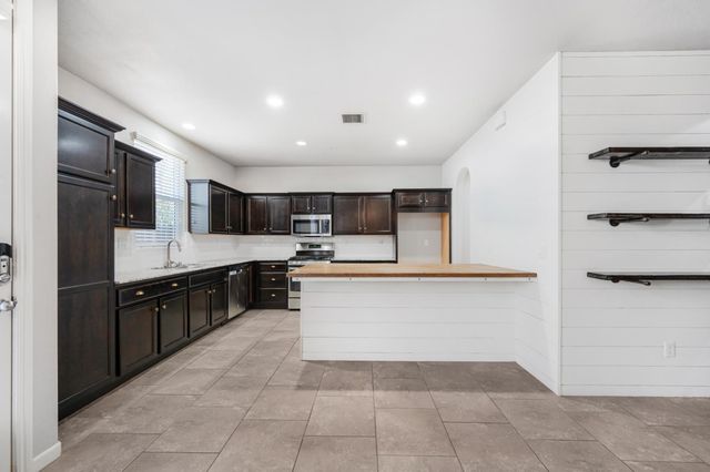 3773 Friendship Lane, Clovis, CA 93619