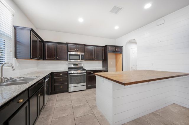 3773 Friendship Lane, Clovis, CA 93619
