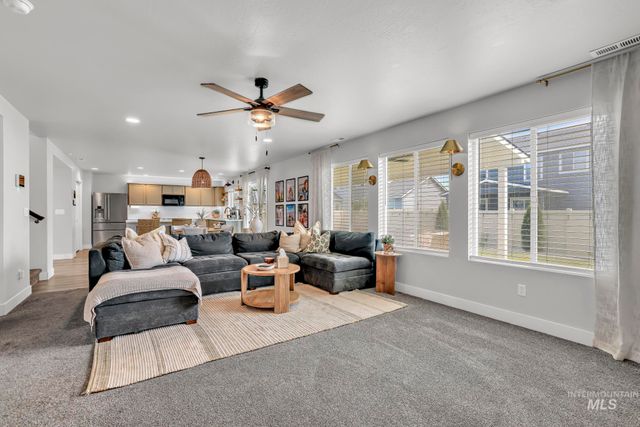 833 White Tail Dr, Twin Falls, ID 83301