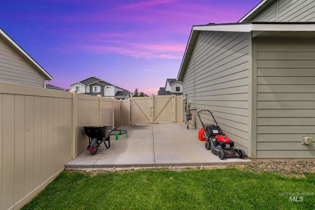 833 White Tail Dr, Twin Falls, ID 83301