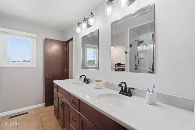 3195 County Road B, Swanton, OH 43558