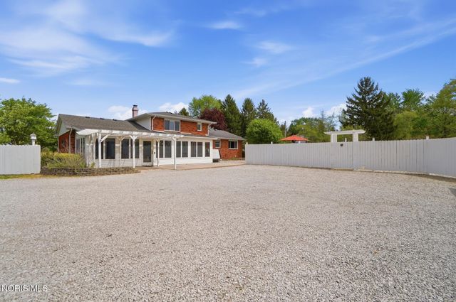 3195 County Road B, Swanton, OH 43558
