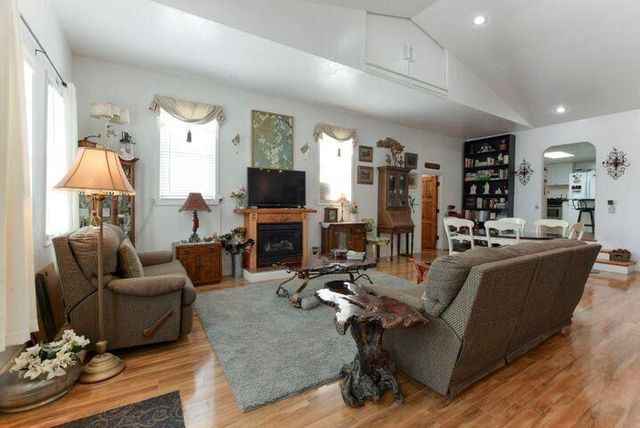 293 Dora Lane, Hollister, MO 65672