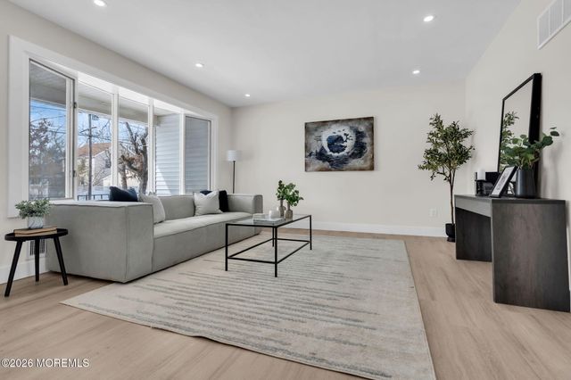 60 Birch Street, Beachwood, NJ 08722