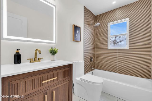 60 Birch Street, Beachwood, NJ 08722