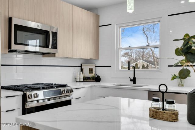 60 Birch Street, Beachwood, NJ 08722