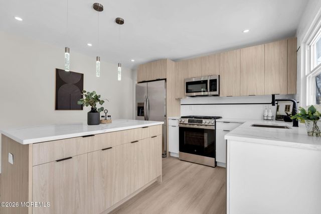 60 Birch Street, Beachwood, NJ 08722