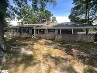 2375 S Pine Street, Spartanburg, SC 29302