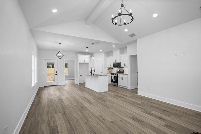 928 Duckenfield, Tyler, TX 75701