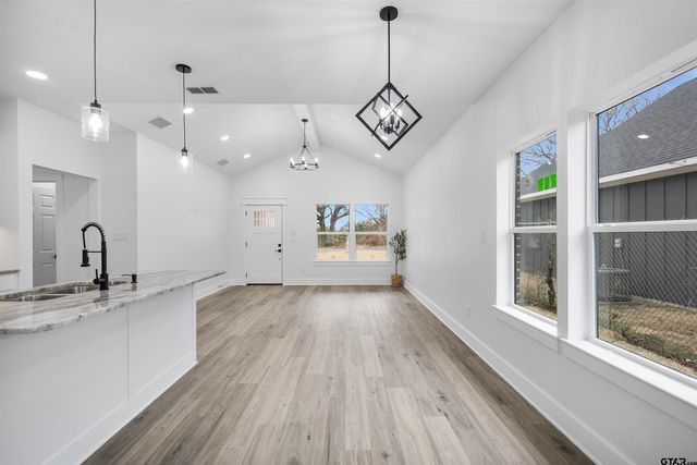 928 Duckenfield, Tyler, TX 75701