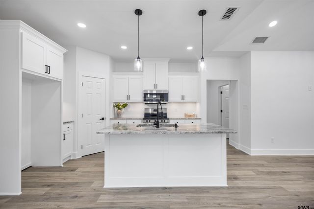 928 Duckenfield, Tyler, TX 75701