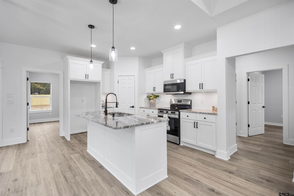 928 Duckenfield, Tyler, TX 75701