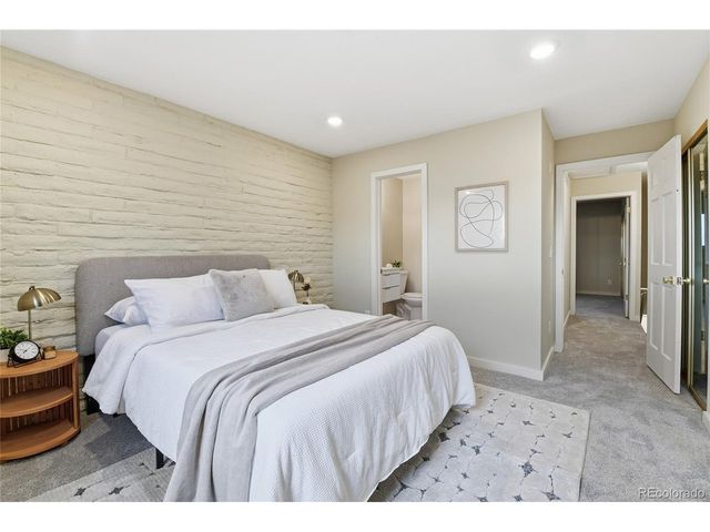 1060 S Parker Rd 27, Denver, CO 80231